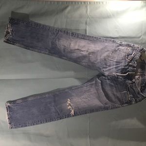 Light wash ripped straight jeans